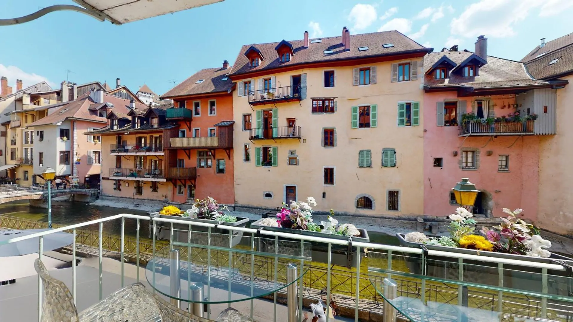 Appartement L'Eau Vive - sauna et jacuzzi en centre piéton Annecy